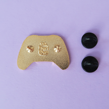 Lade das Bild in den Galerie-Viewer, Controller Bunson - Videospiel Buns | Enamel Pin