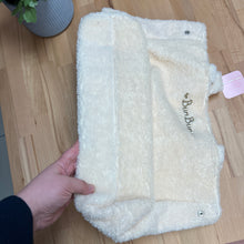 Lade das Bild in den Galerie-Viewer, BunBun Fluffy Tote Bag Backside
