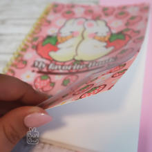 Lade das Bild in den Galerie-Viewer, Erdbeer Bun Stickerbuch | Stationery
